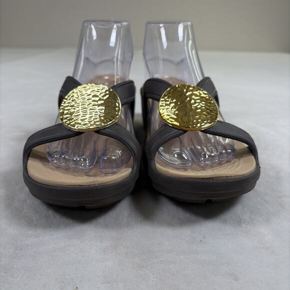 Crocs Womens Size 10 Sanrah Hammered Gold Circle Medallion Brown Sandal Slides - Picture 3 of 15